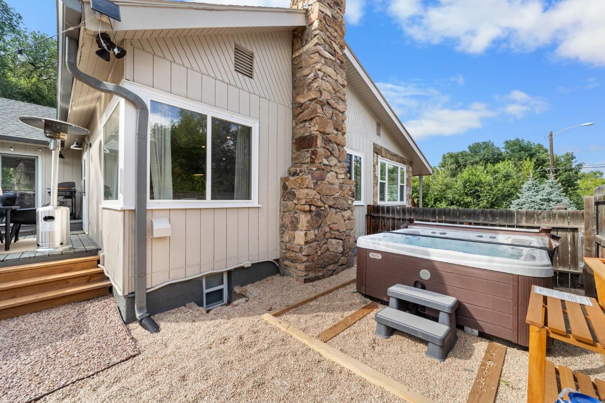 Canyon Retreat! 3Min To Broadmoor. Hot Tub! Villa Colorado Springs Exterior photo